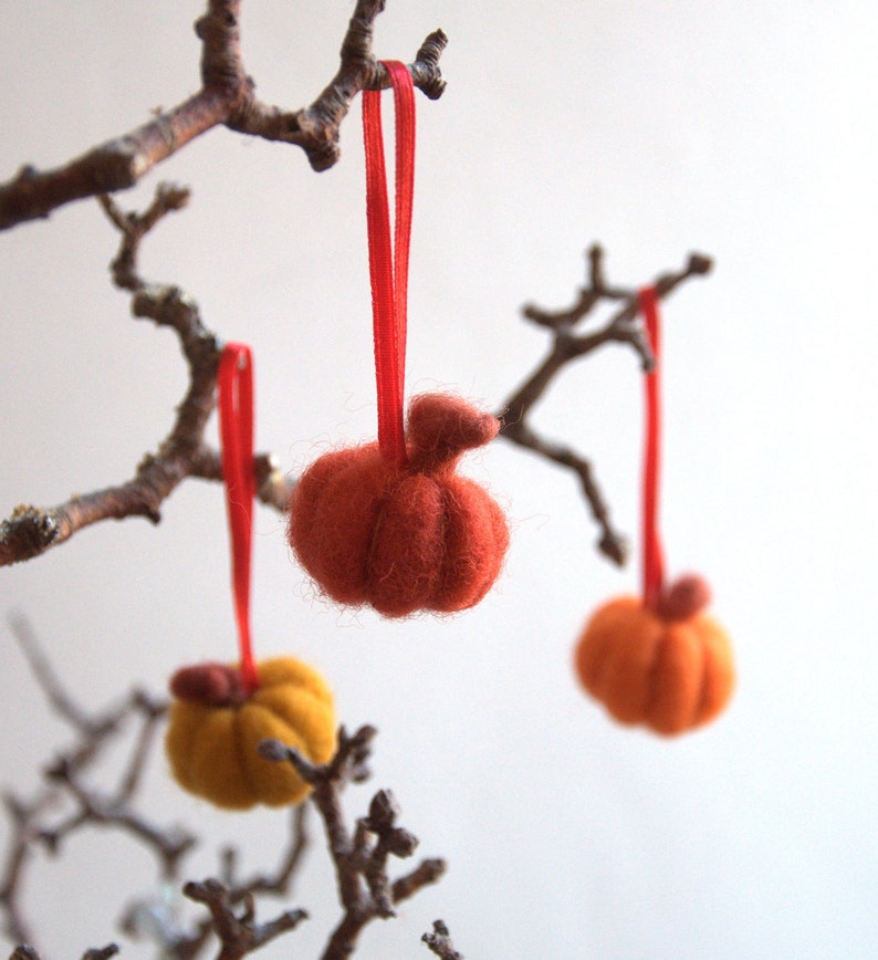 Autumn fall wreath felted Pumpkins acorns Thanksgiving ornament candle ring cottagecore Weddings gift handmade Christmas image 4