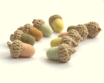 10 felted wool Acorns pastel cottagecore home decor enchanted forest Birthday party Mother gift beige moss decoration autumn chic garland