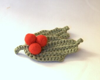 Holly berry brooch Christmas decor felted crochet pale sage green leaves red berries gift decor winter Weddings favor mistletoe