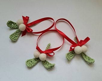 Christmas decoration Crochet Mistletoe ornament hanging brooch pin holiday traditional English winter wine bottle charm green white red kiss