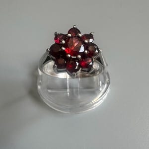 Bague grappe de grenat montée en argent vintage