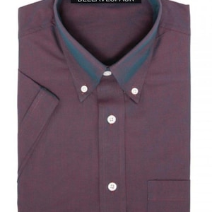 May include: A burgundy short-sleeved button-down shirt with a white collar and a pocket on the left side. The shirt has a subtle pattern and the brand name "BELLAVESPAUK" is printed on the collar.