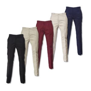 Peut inclure: Cinq pantalons de costume de différentes couleurs : noir, beige, bordeaux, crème et bleu marine. Les pantalons sont disposés pour montrer leur coupe ajustée et leurs différentes teintes. Coupe classique, droite.