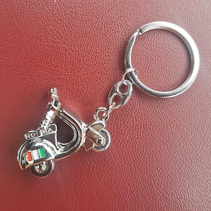 Handmade Vespa Metal Keychain: Scooter Keyring