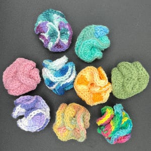 Juguete de bolsillo de algodón hiperbólico de ganchillo Mobius