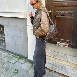 Blouson aviateur en cuir marron effet vieilli de style vintage pour femme - Blouson aviateur rétro classique avec poches et détails Cuir de mouton souple