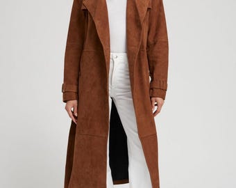 ダークブラウンのスエードトレンチコート レディース - 秋冬用ベルト