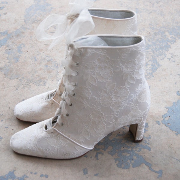 RESERVED vintage 80s Ankle Boots - White Floral Brocade Tapestry Boots - Victorian Wedding Bridal Boots Sz 8.5