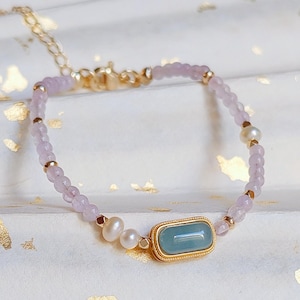 Bracelet quartz lavande et améthyste Pièce maîtresse en vermeil et jadéite bleue | Bracelet fait main en or 14 carats et perles d&#39;eau douce
