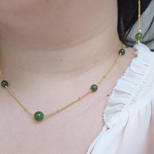 Collier minimaliste en or avec jade vert | Colliers chinois en jade vert naturel rempli d&#39;or 14 carats | Collier fait main avec pierres précieuses naturelles