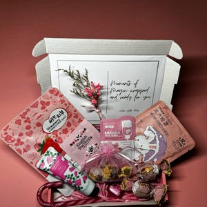 Pamper Gift Box For Her Birthday Relax Pamper Hamper Self Care Package Mum Gift box, Friend Gift box, Personalised Gift Box Gift set.