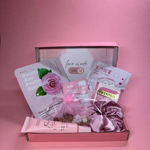Graduation gift for her | PAMPER HAMPER| Giftbox | Letterbox Gift for Her | Spa Giftbox | Birthday Gift for her,Friend Giftbox, Personalised