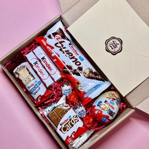Kinder Bueno Chocolate Gift Box, Easter gift, Gift Personalised Chocolate Hamper, Treat Box, Birthday Gift, Hug in a box, Mothers Day Gift