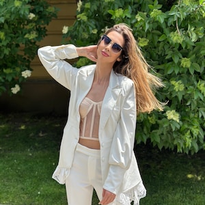 Women&#39;s White Blazer