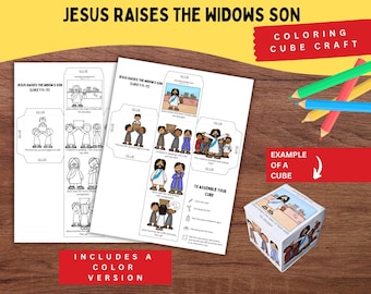 Puede incluir: Un kit de manualidades de cubo para colorear titulado Jesus Raises the Widows Son, que incluye plantillas en blanco y negro y una versión en color terminada. Las hojas muestran escenas ilustradas de Lucas 7:11-17 con pestañas de pegamento.
