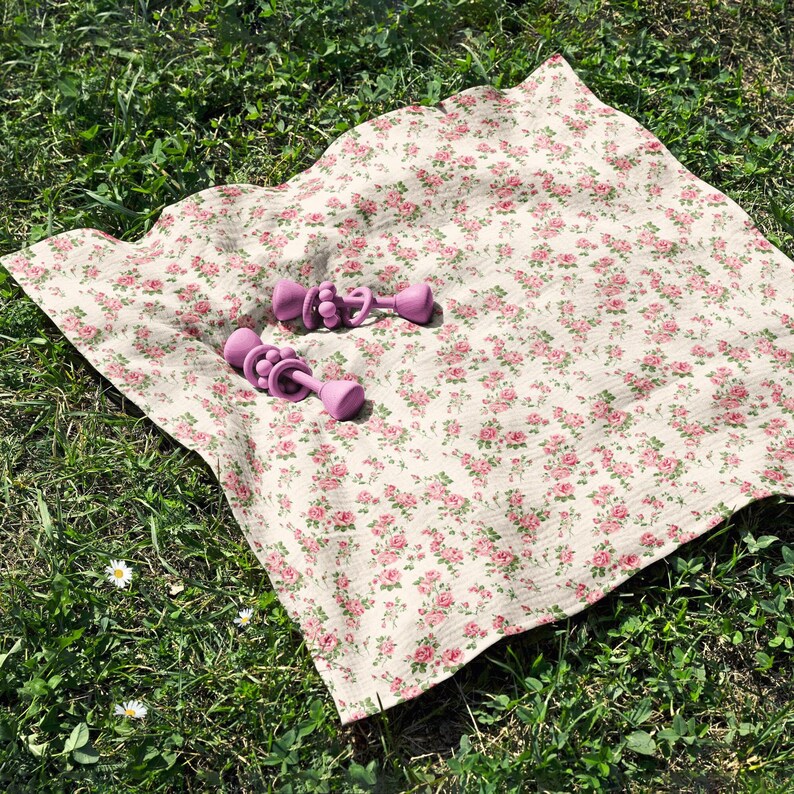 PREORDER Aida Rose Luxe Green/Pink Knitted Blanket (SHIPS MID MAY) main image 1
