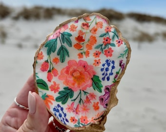Decoupage Oyster Shell Ring Dish: Coastal Trinket Holder with Gold Leaf