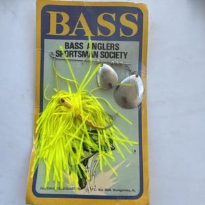 BASS SPINNERBAIT Fishing Lure Bass Anglers Sportsman Sealed