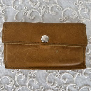 Cartera vintage de cuero marrón con cierre a presión de la Canadian Union Hat Co.