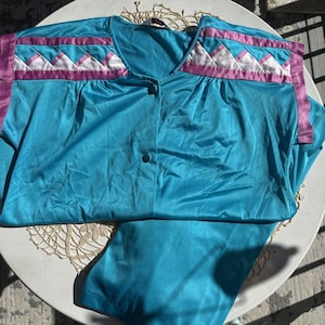 Conjunto de pijama de dos piezas VTG Henson Kickernick en turquesa, rosa y blanco, talla pequeña