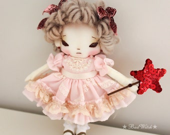 Poupée de chiffon faite main par BadWitch Poupée en tissu Poupée artistique Petite poupée