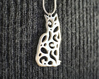 Le Pendentif Chat en Argent, Collier