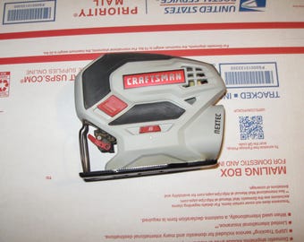 Como nueva. Funciona perfectamente. Sierra de calar multiusos Craftsman Nextec SABRE de 12 V.