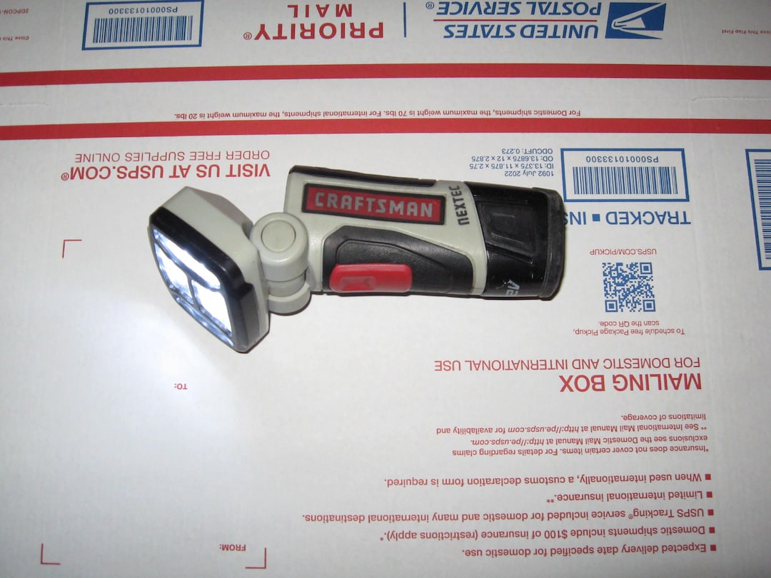 craftsman rechargeable flashlights V20 LED Work Light, Spotlight Flashlight, 2,500 Lumens, Spotlights Handheld, Cordless, Tool Only (CMCL060B) Handheld Flashlights by CRAFTSMAN 20V MAX* Lithium Ion (Li-ion)