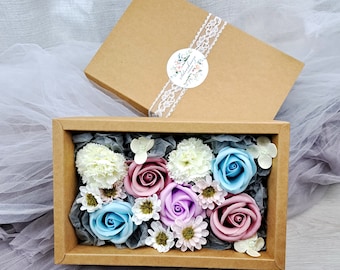 Caixa de presente com flores de sabonete artificiais, decoração para casa, arranjo floral.