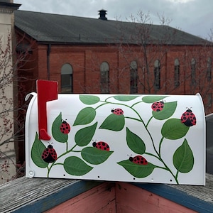 Selbstbemalter Briefkasten - Marienkäfer