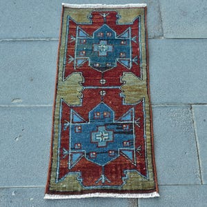 Tapis turc, tapis vintage fait main, chemin de table anatolien, petit tapis 35 x 79 cm, tapis rouge 1 x 3 pi, art turc unique