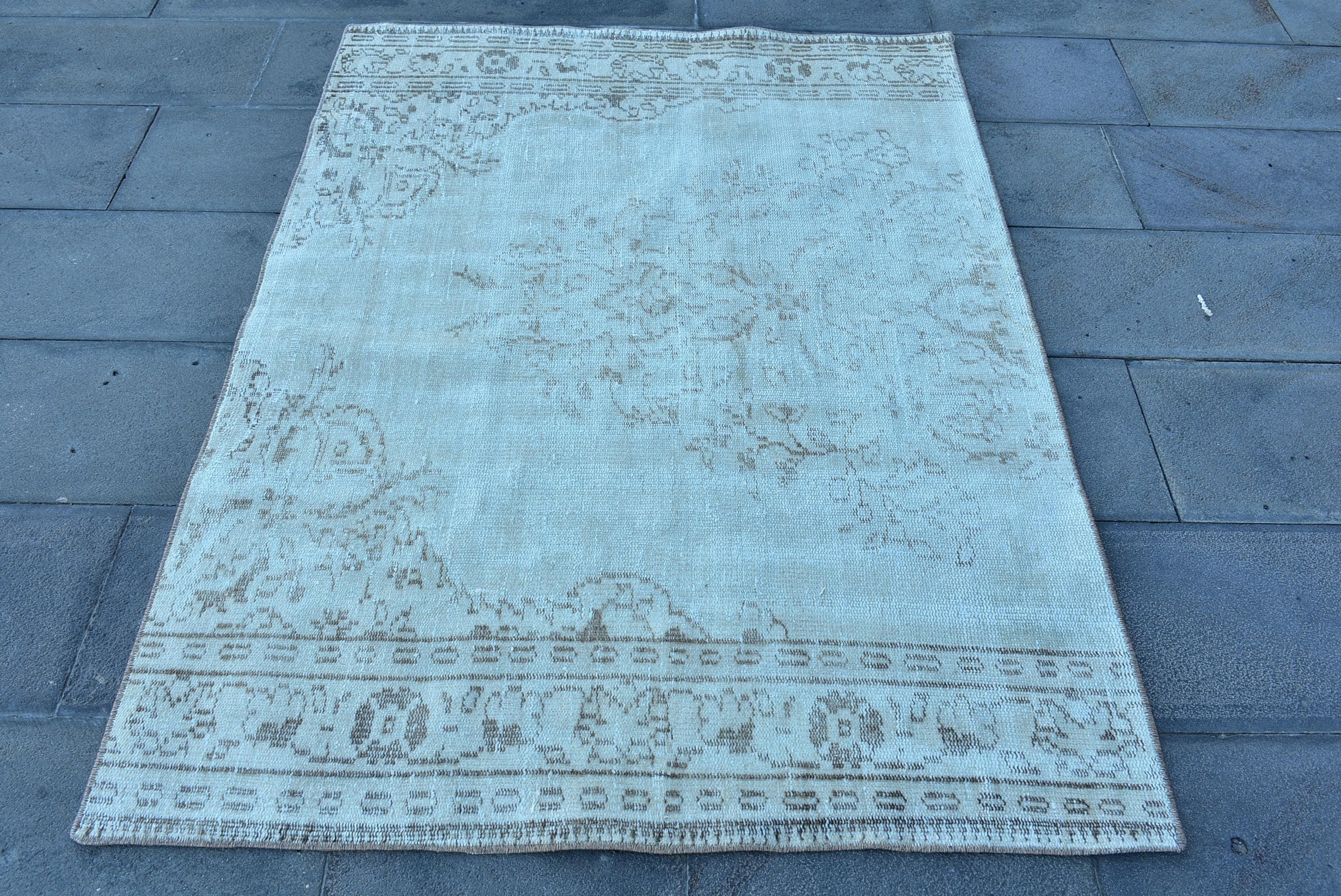 Vintage Accent Rug 4.1x5.4 Ft (124x164 Cm), White Floral Turkish