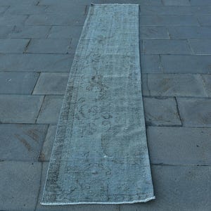 Alfombra turca vintage, tipo pasillo, 58 x 265 cm (1,9 x 8,7 pies), de lana con borde gris.