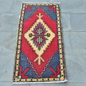 Vintage Turks kelimtapijt, rood en marineblauw geometrisch patroon, deurmat, 2 x 4 ft, handgemaakt bohodecor