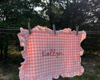 Federa per cuscino a quadretti ricamata a mano (senza imbottitura): decorazione personalizzata per la cameretta dei bambini.