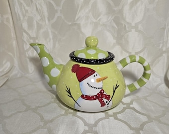 Vintage-Weihnachts-Teekanne aus grüner Retro-Keramik mit Schneemannmotiv