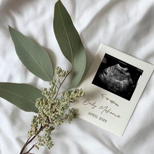 Minimalistyczne ogłoszenie o ciąży Cyfrowe proste neutralne ogłoszenie o dziecku Edytowalne posty w mediach społecznościowych ujawniające dziecko Instagram Ciąża
