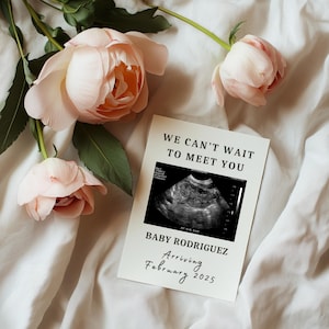 Simple Floral Pregnancy Announcement Digital, Gender Neutral Baby Announcement, Editable Social Media Baby Reveal Template