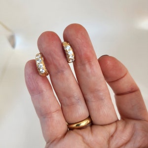 Aros de oro macizo con diamantes, aretes con pavé de oro de 14 k, delicadas joyas de novia, aros minimalistas para uso diario, regalo de aniversario para ella