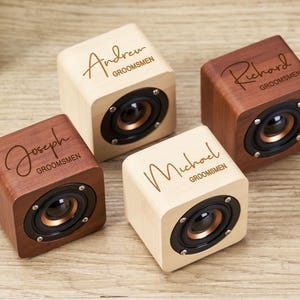 Altavoz Bluetooth personalizado, altavoz Bluetooth portátil grabado, regalo para él, regalo de Navidad, mini altavoz de madera, regalos para padrinos de boda