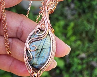 Labradorite Pendant in Hand-Woven Copper – Reversible Design
