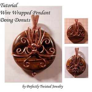 Könnte beinhalten: Ein Anhänger aus Kupferdraht, der um einen braunen Tigerauge-Stein gewickelt ist. Der Draht ist in einem dekorativen Muster um den Stein gewickelt, was ein einzigartiges und filigranes Design ergibt. Der Anhänger ist ein schönes Beispiel für Schmuck aus gewickeltem Draht.