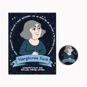 Op de afbeelding: Een blauwe en witte geïllustreerde knop met een portret van Margherita Hack, een astrofysicus en populair-wetenschappelijk auteur. De knop heeft een donkerblauwe achtergrond met witte sterren en de tekst "Margherita Hack" in wit.