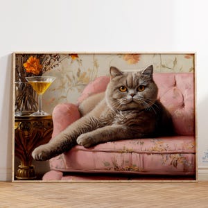 茶色の猫とマティーニのアートプリント、風変わりな猫のウォールアート、面白いカクテルデコレーション、気まぐれなバーカートのプリント、レトロな猫好きへのギフト
