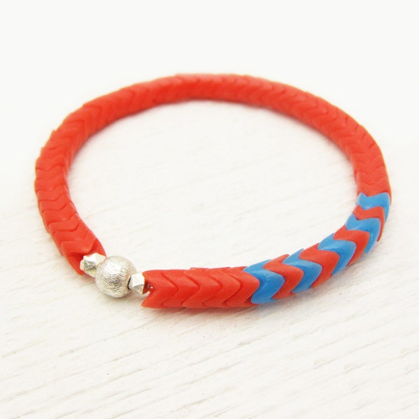 Pulsera del grano comercio africano naranja Chevron Vintage en Sterling Silver / brillante pedrería azul neón geométrica fresco tribal colorido Bohemia