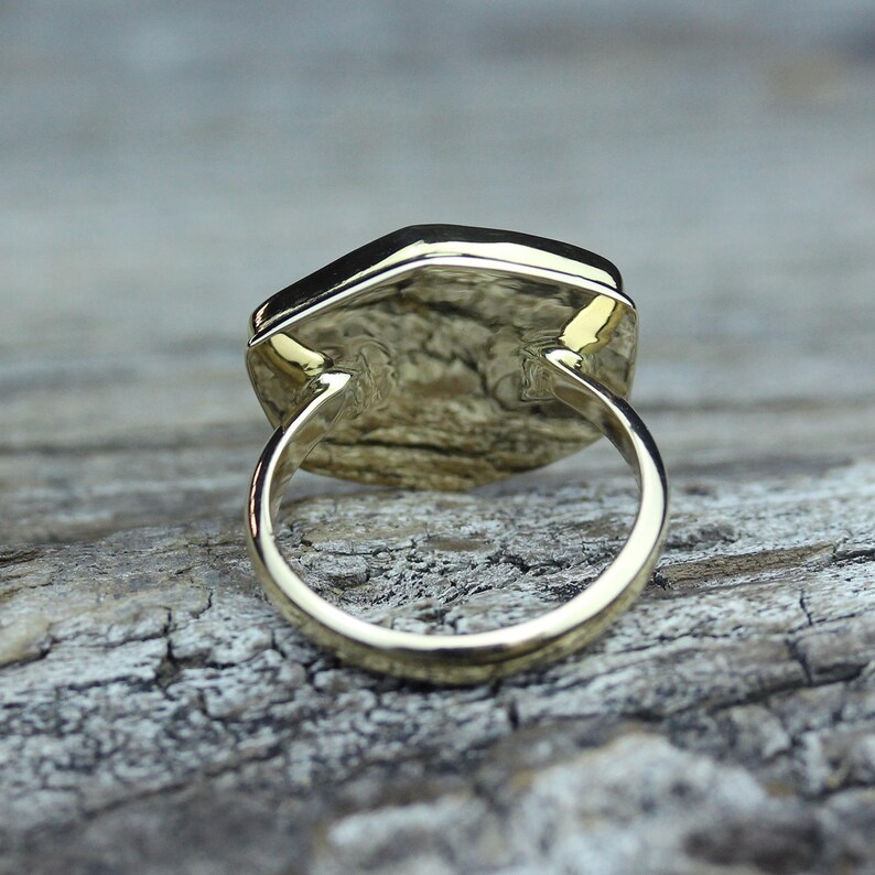 Emerald Slice Ring in 18K Gold image 3