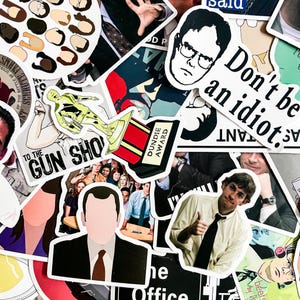 100 willekeurige grappige stickers met kantoorthema, tv-showstickers, waterdicht stickerpakket met humor op de werkplek, iconisch citaatstickers, comedystickers