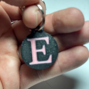 Porte-clés NFC personnalisé pour les réseaux sociaux | Lien direct vers votre boutique Etsy | Fabriqué à la main en Allemagne ! | Avec effet lumineux du logo