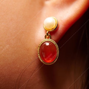 Elegant Vintage Ruby Red Carnelian Pearl Drop Gold Earrings