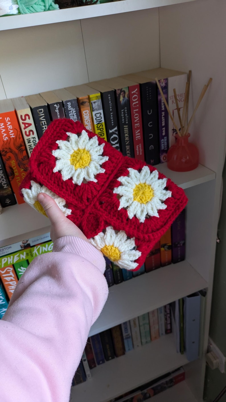 Crochet Daisy Book Sleeve | Floral Book Cover | Book Lover Gift | Handmade Book Pouch | Cottagecore Aesthetic Red